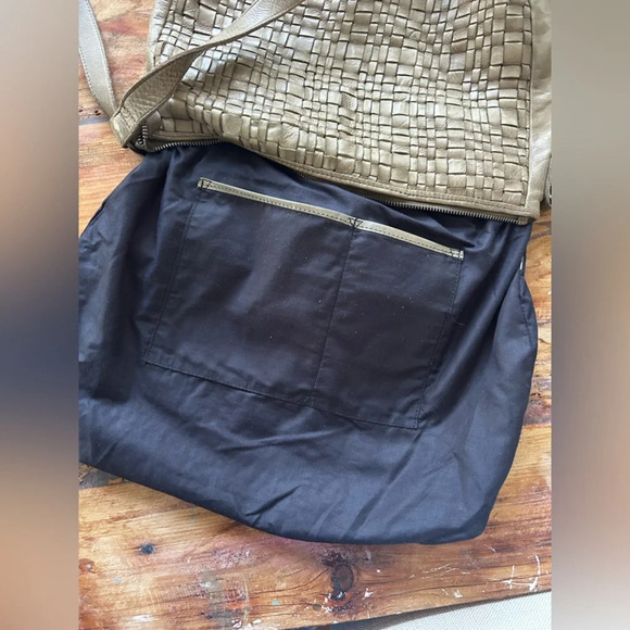 Vilenca Leather Crossbody Bag - Picture 11 of 13